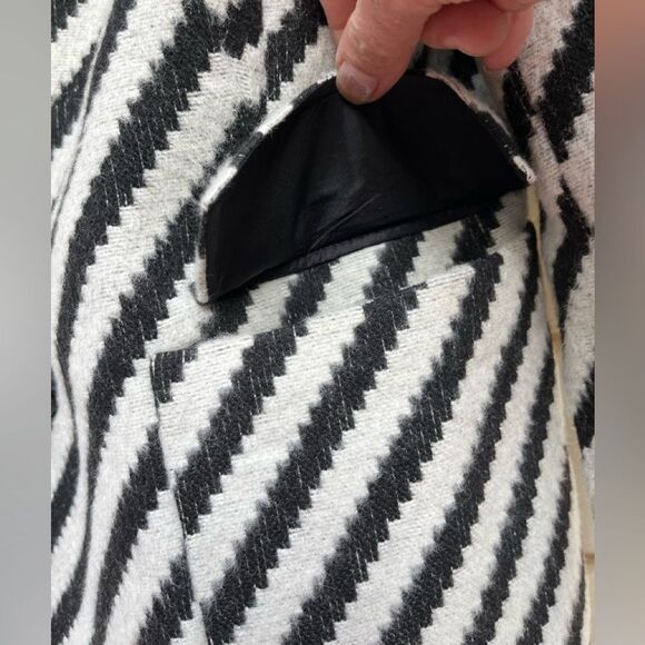 Akris black & white wool/cashmere blend, diagonal houndstooth pattern jacket, 12 - Picture 9 of 13